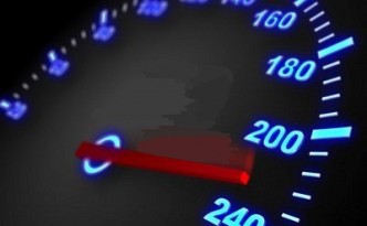 tachimetro-con-freccia-e-ad-alta-velocita-in-movimento
